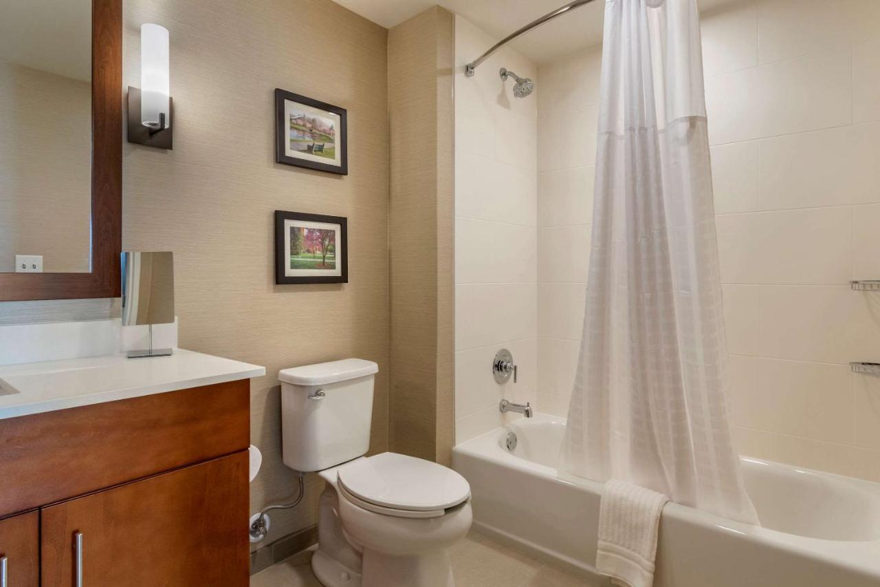 Comfort Suites Camp Hill-Harrisburg West Εξωτερικό φωτογραφία